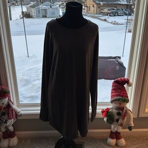 Like new Tek Gear size large very long grey soft shirt.  Perfect with leggings